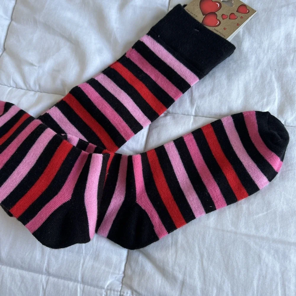 Striped Crew Socks Black Pink Red Hearts Gift Cute Valentine Goth Emo 9–11‎